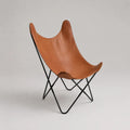 Fauteuil papillon pliant en cuir synthétique marron avec structure en acier noir 75 x 85 x 90 cm